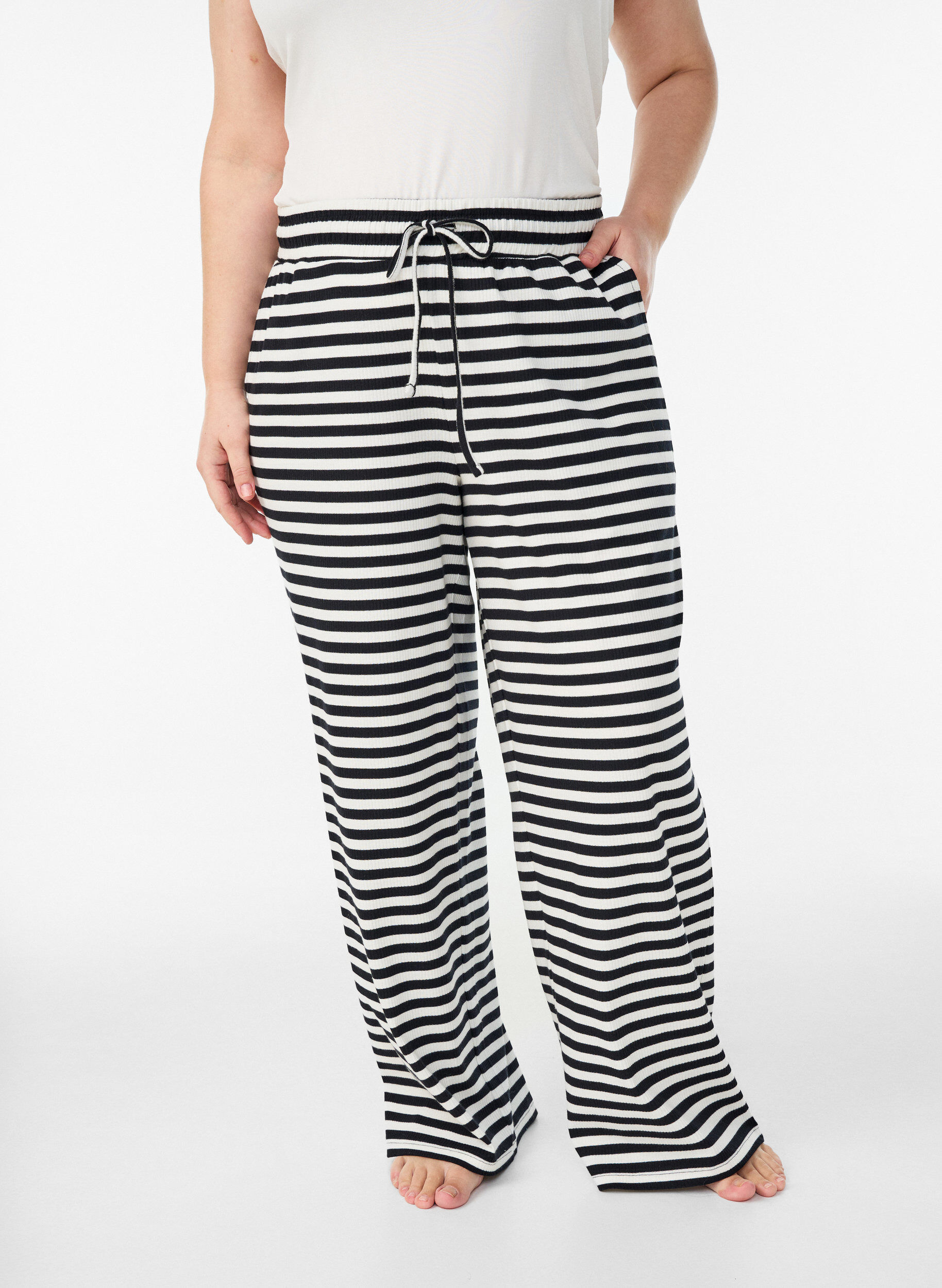ZizzifashionStriped pyjama trousers with a high waist and wide legs, Black, Model image number 2
