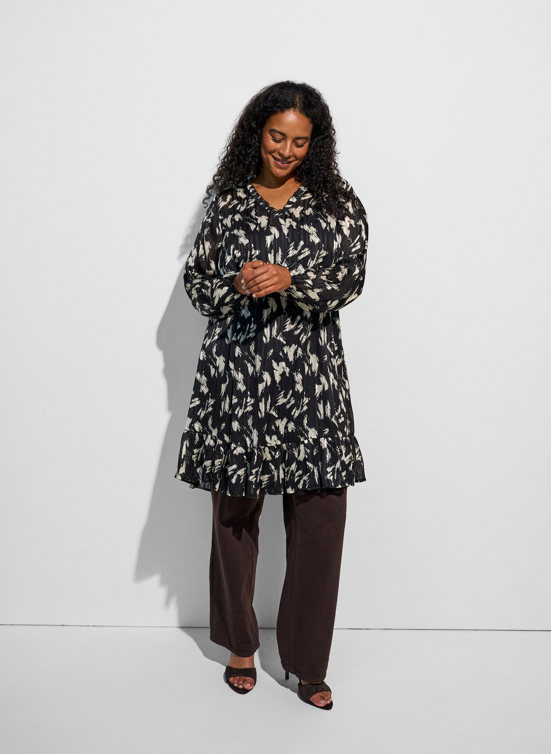 ZizzifashionPatterned dress with ruffles and long sleeves, Black, Model image number 1