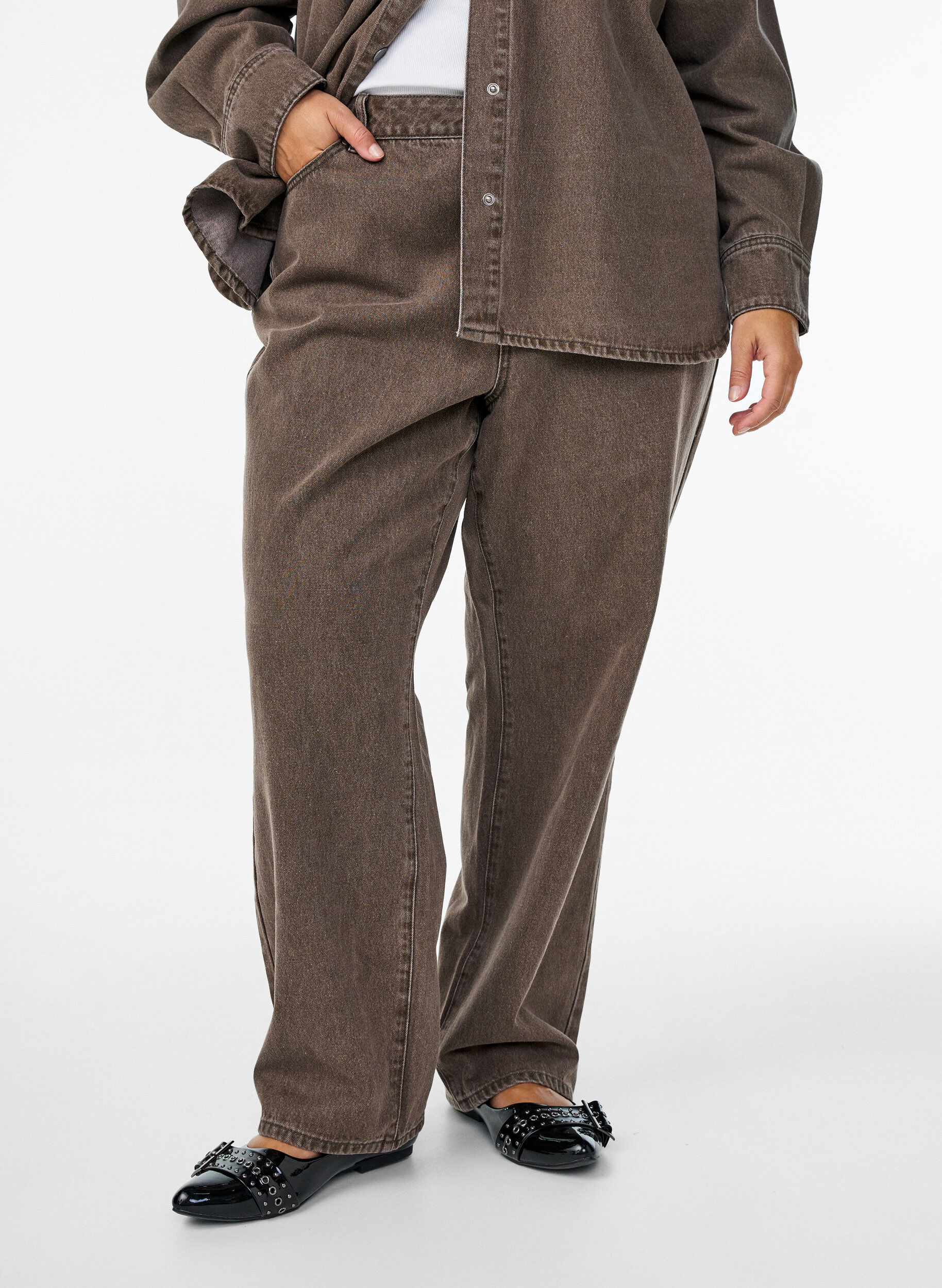 Zizzifashion Straight fit jeans in coloured denim, Brown, Model image number 2