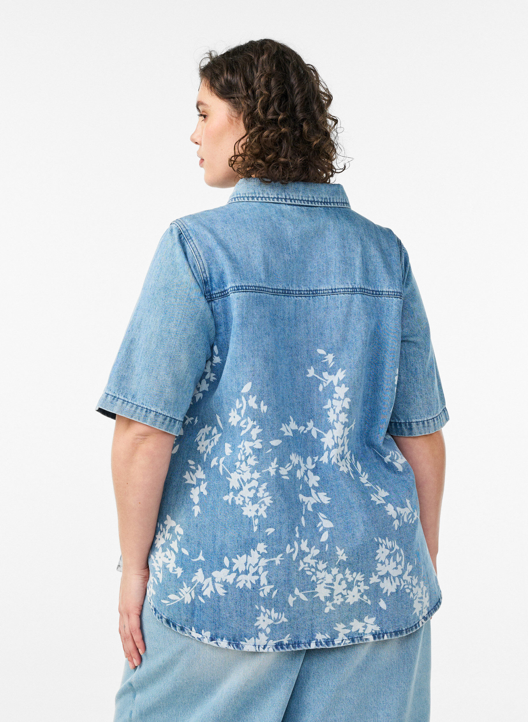 ZizzifashionDenim shirt with floral print and short sleeves, Light Blue, Model image number 2