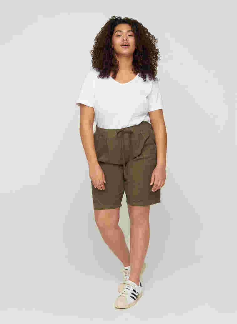 Loose cotton shorts with pockets, Ivy Green, Model image number 2