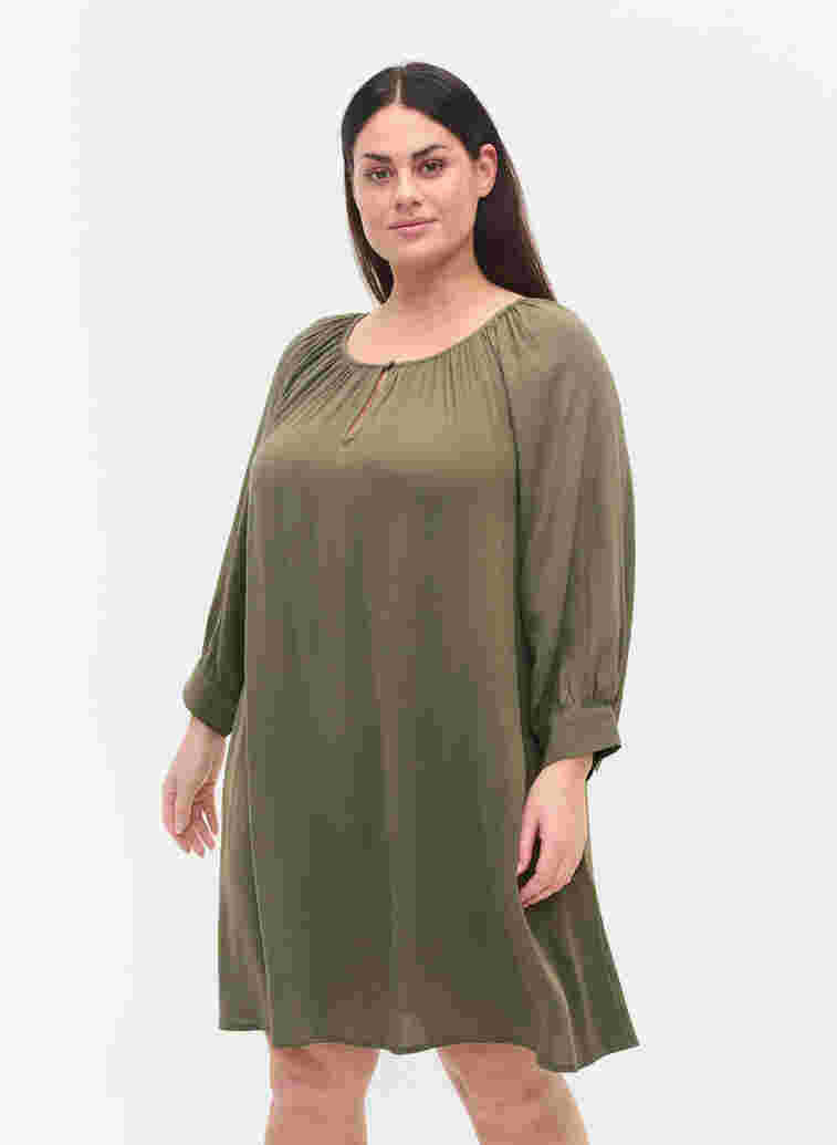 Viscose tunic with 3/4 sleeves, Dusty Olive, Model