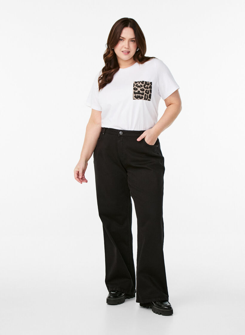 T-shirt with chest pocket, White, Model image number 1