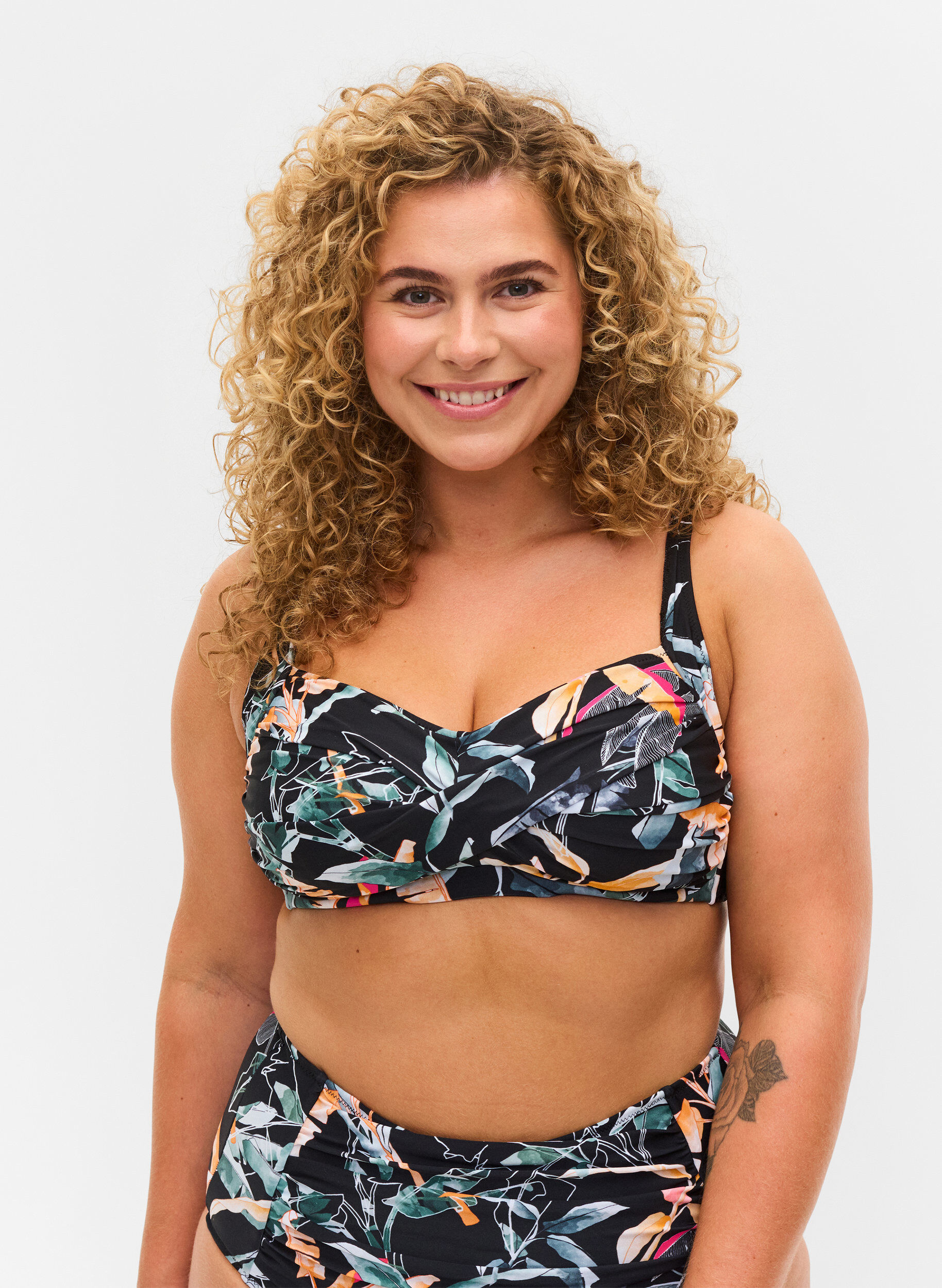 Zizzifashion Printed bikini top, Leaf Print, Model image number 0