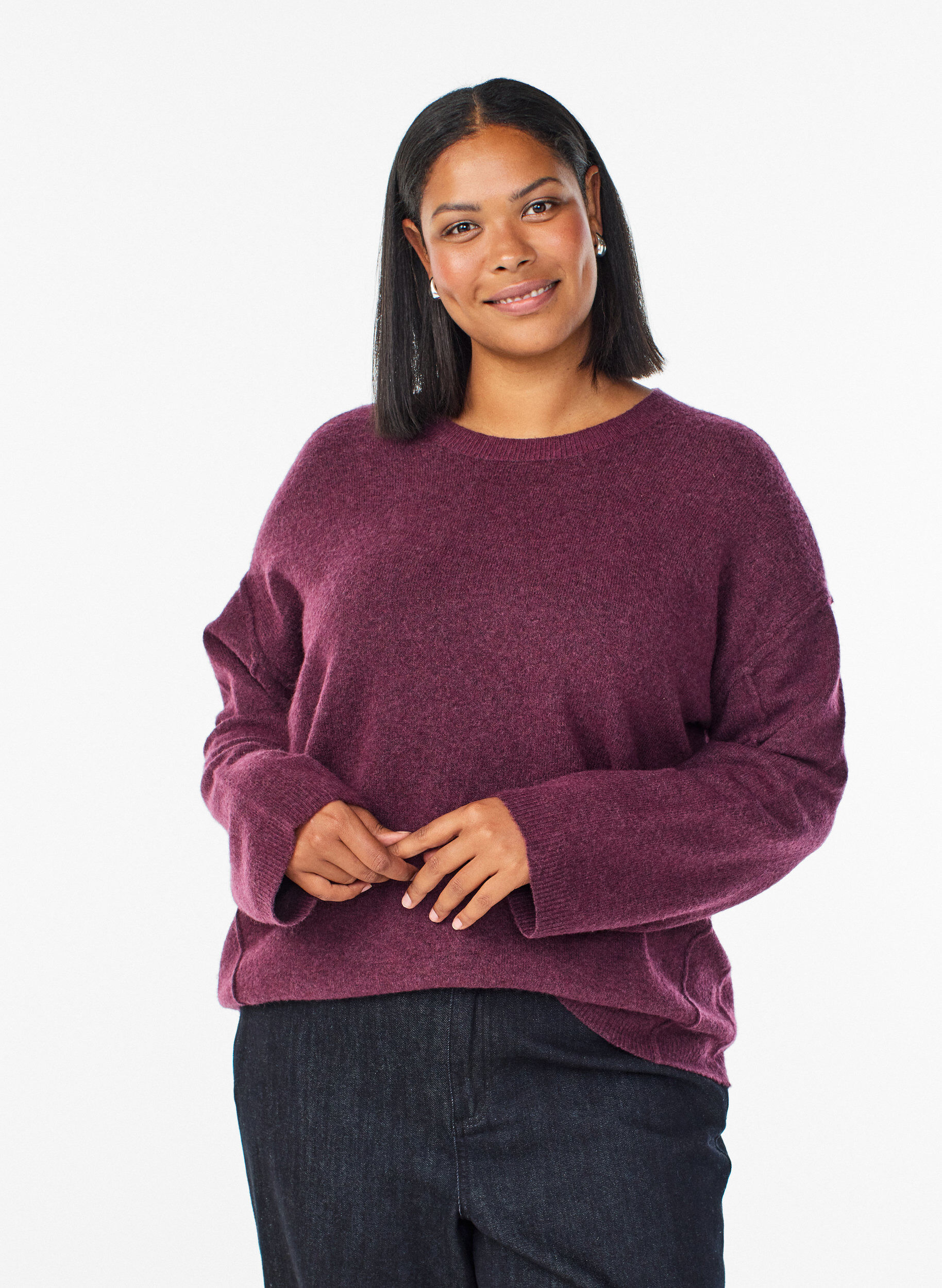 Loose knit sweater with prominent seams, Dark Bordeaux, Model