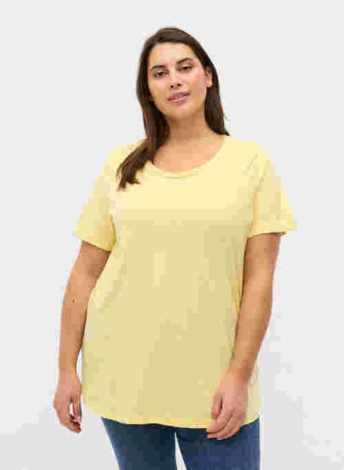 Short-sleeved cotton t-shirt with a print