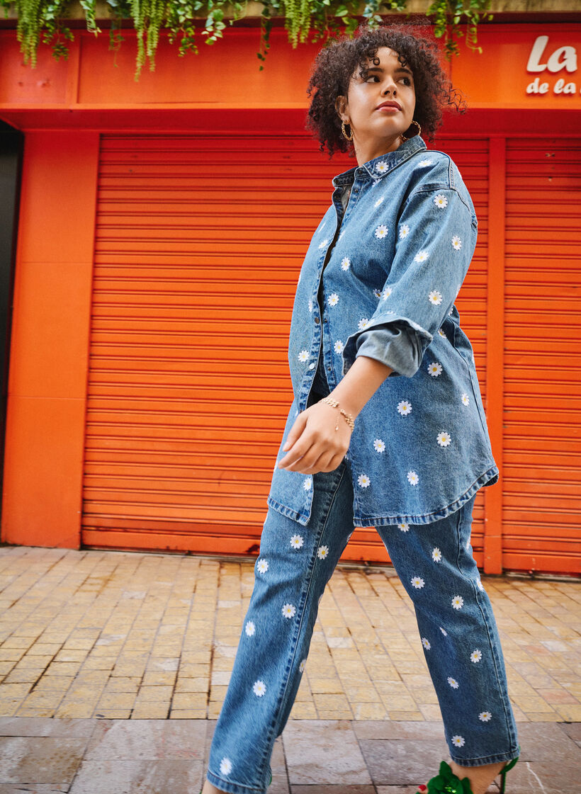Loose denim shirt with embroidered daisies, L.B. Flower, Image image number 0