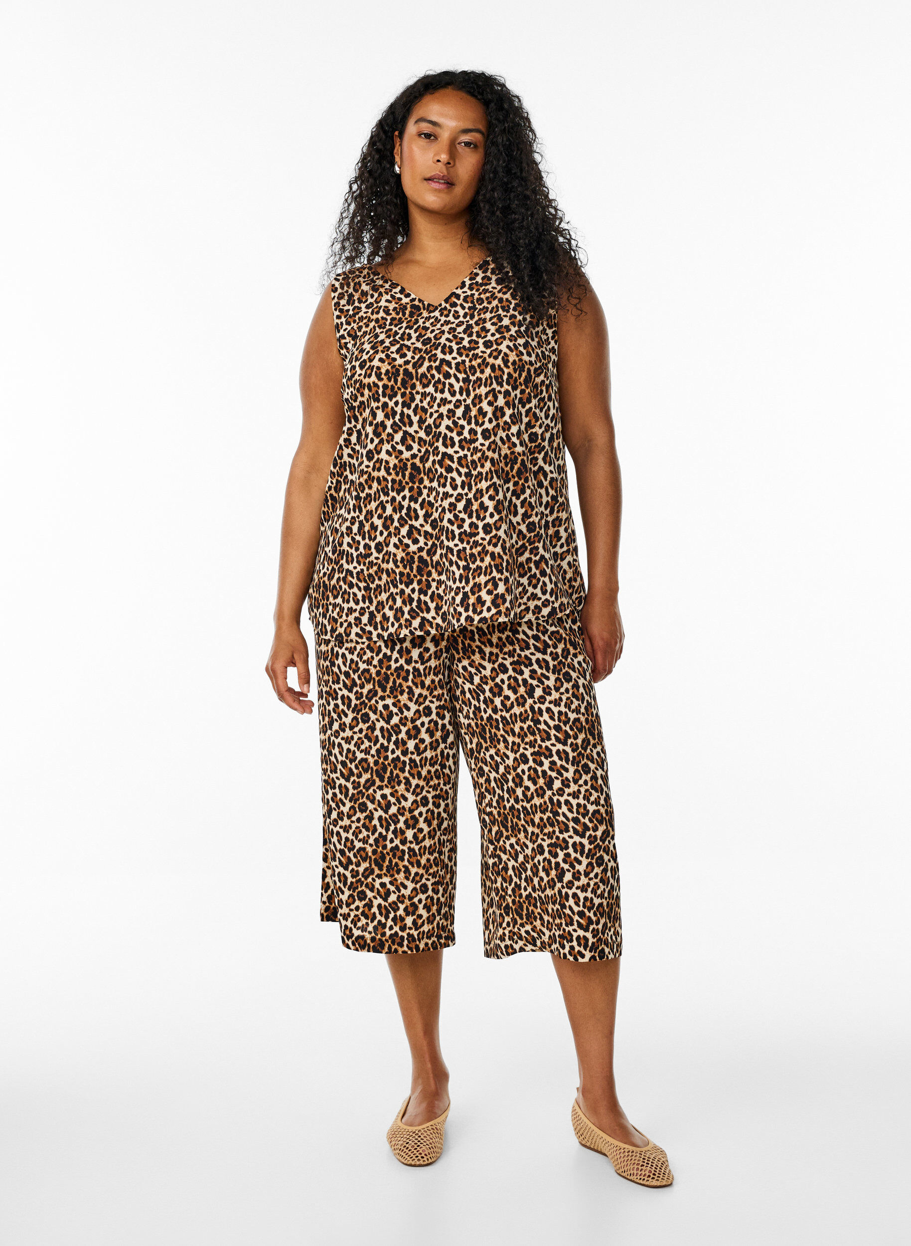 Culotte trousers with print, Brown, Model