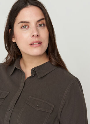 Long cotton shirt with chest pockets, Khaki Green, Model image number 2