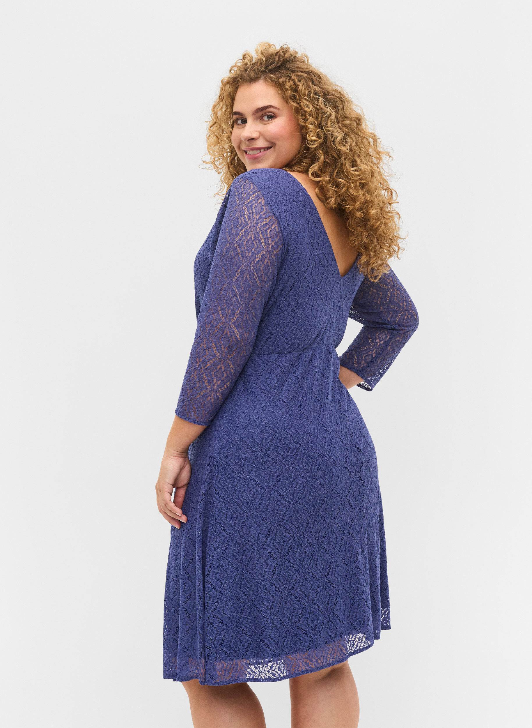 Zizzifashion V-neck lace dress with 3/4 sleeves, Blue, Model image number 2