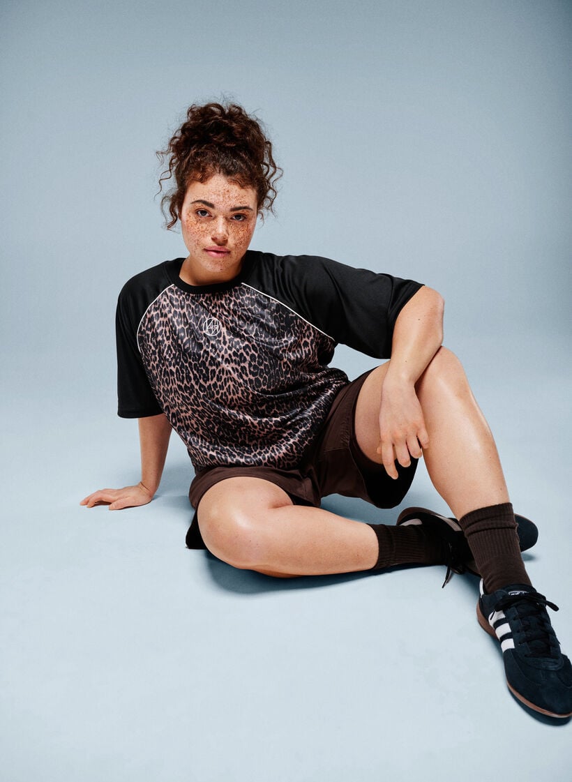 Training shorts with inner shorts and a phone pocket, Brown, Image image number 0