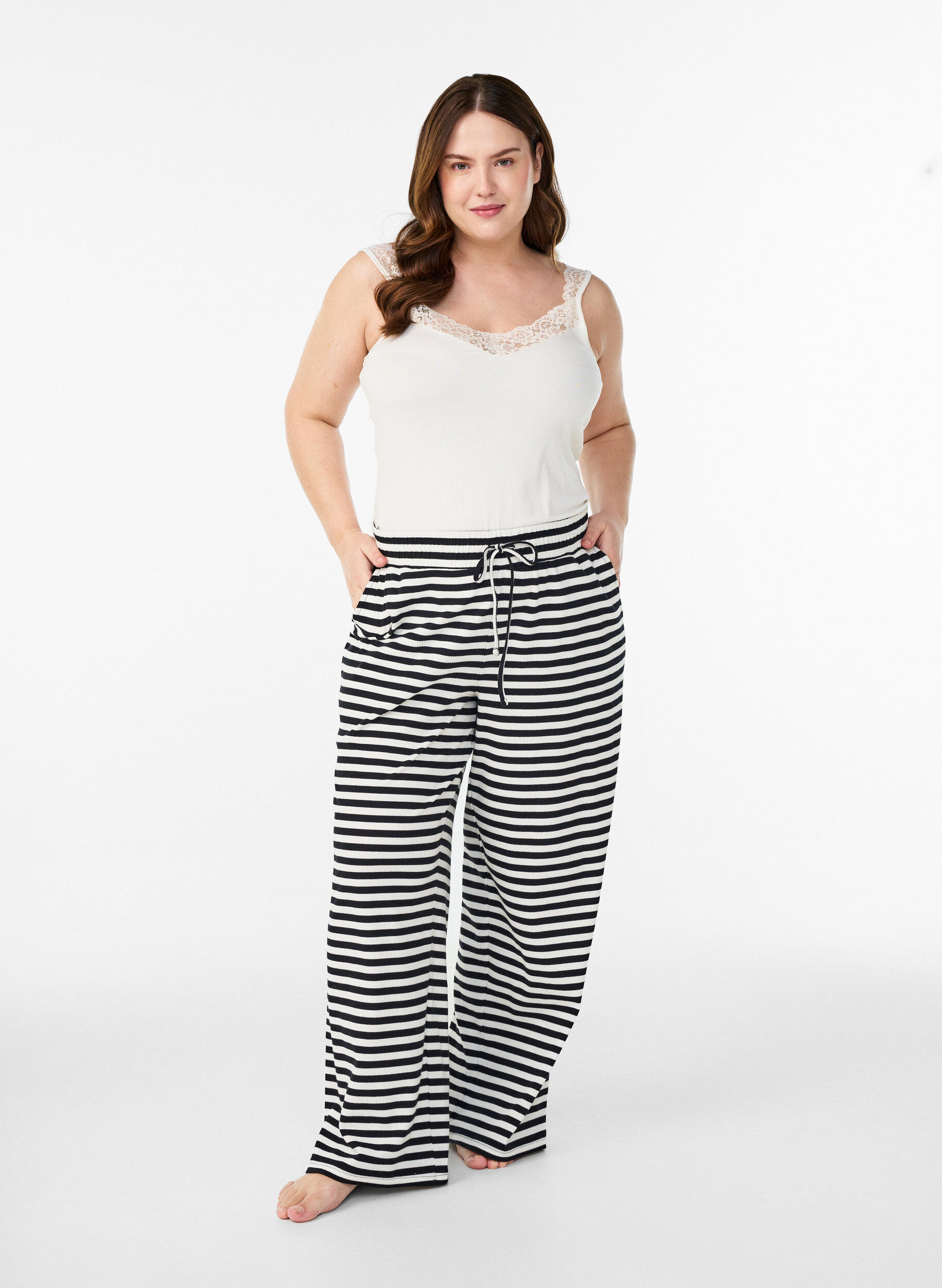 Striped pyjama trousers with a high waist and wide legs, Black, Model