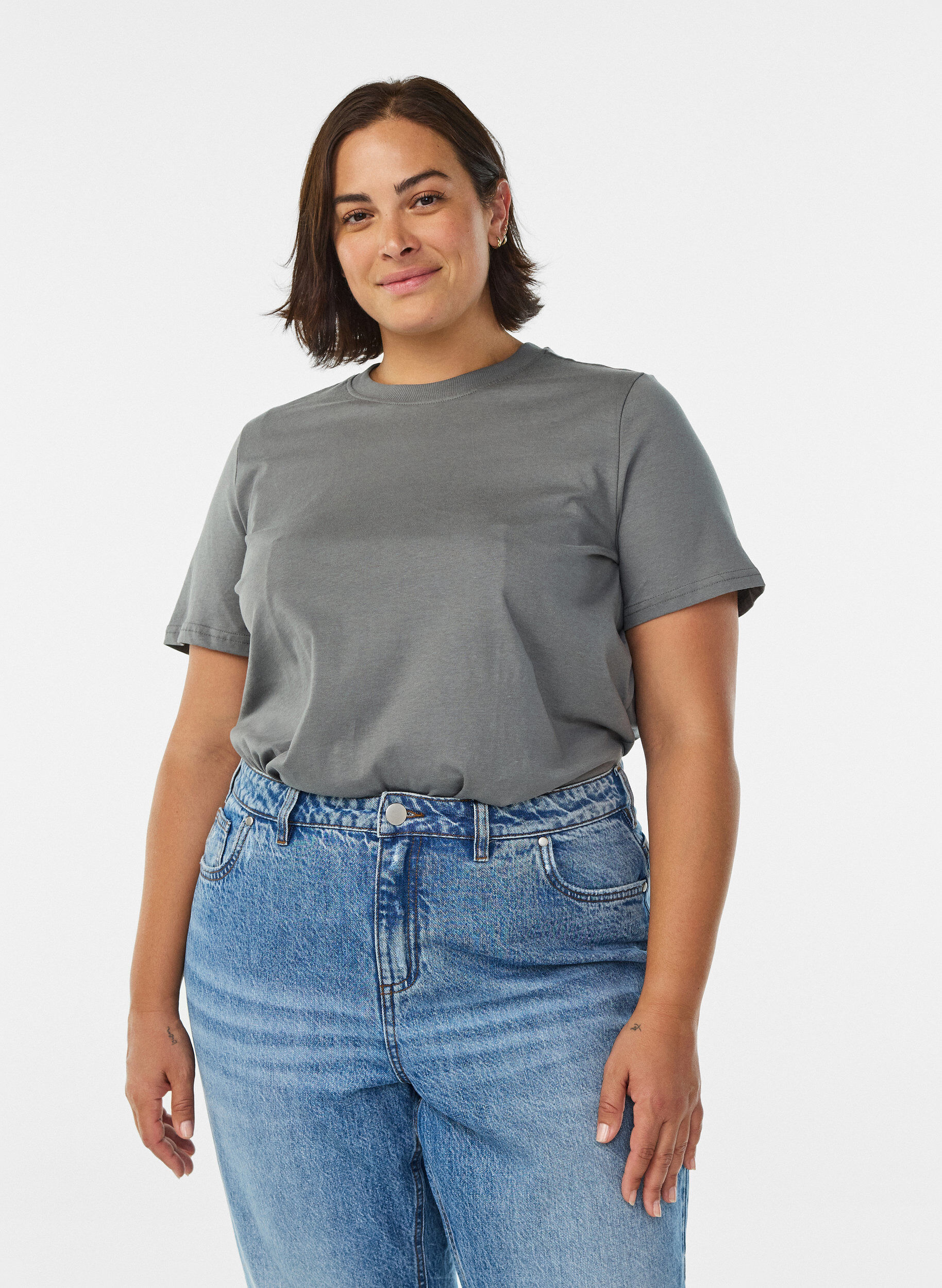 Basic cotton T-shirt with round neck, Grey, Model