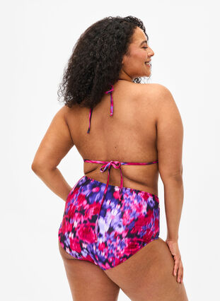 Triangle bikini bra with print, Pink Flower AOP, Model image number 1