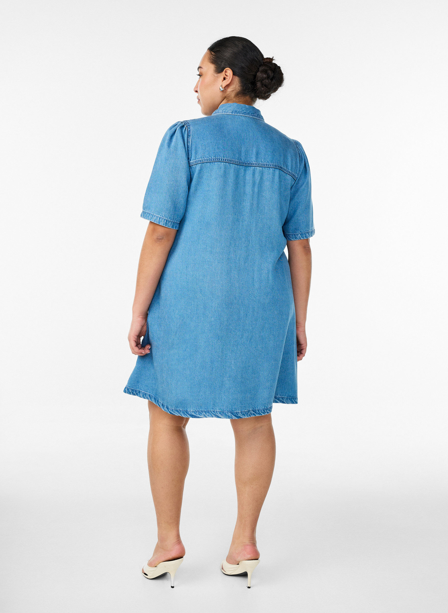 ZizzifashionDenim dress in lyocell with buttons and short sleeves, Light Blue, Model image number 2