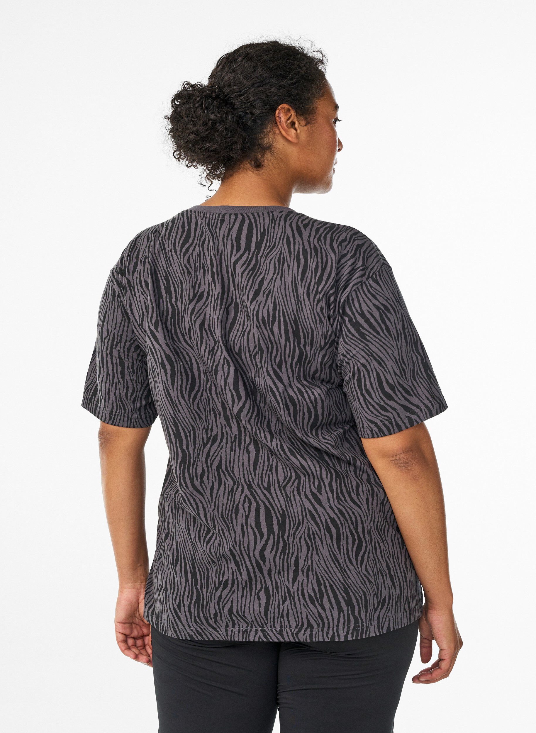 Zizzifashion Zebra print organic cotton sports tee, Dark Grey, Model image number 2
