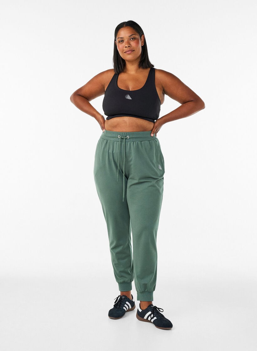Loose workout trousers with pockets, Green, Model image number 0