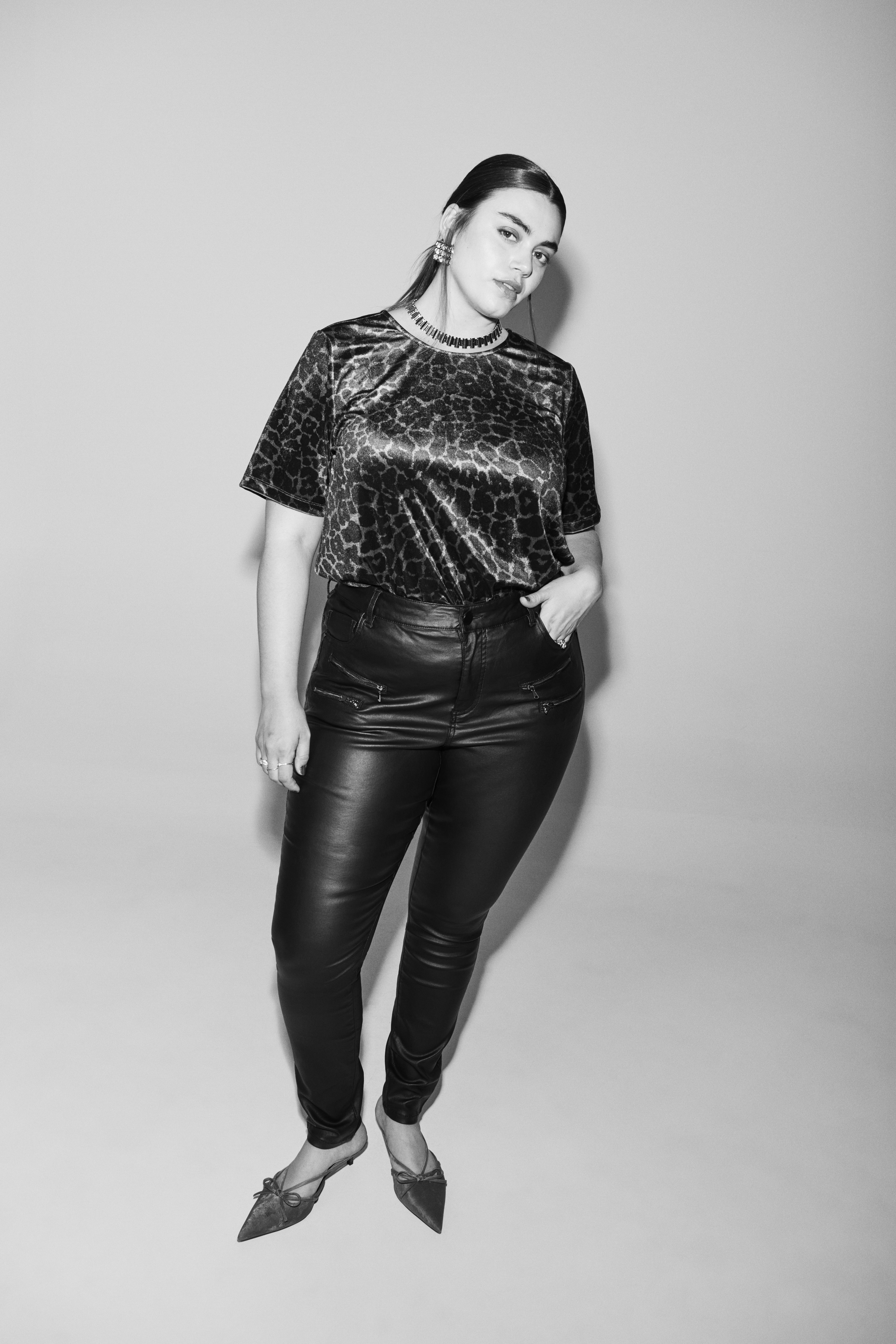 Velour top with leopard print, , Model