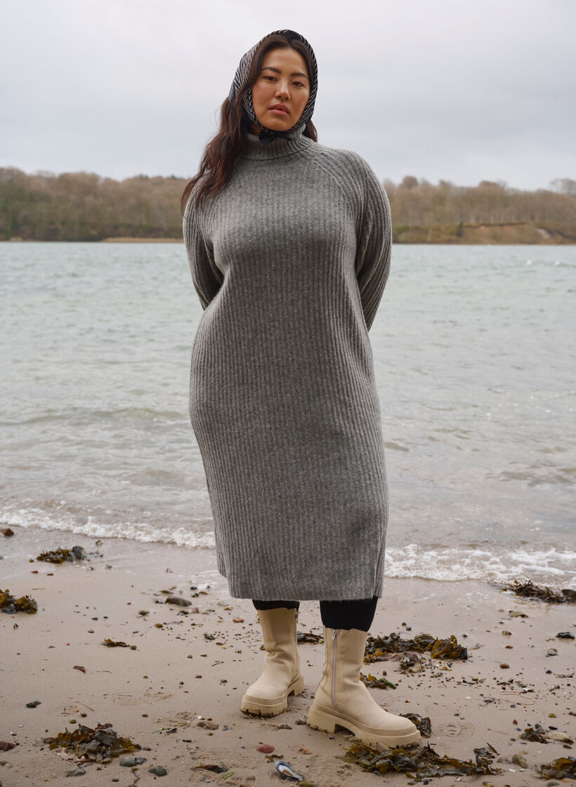 Long knit dress with turtleneck, Medium Grey Mel., Image image number 0