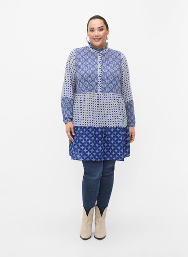 A-shape dress with patterns and cutlines, Blue AOP, Model image number 2