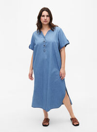 Denim dress with slit and short sleeves, Blue denim, Model