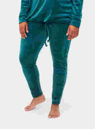 One coloured velour leggings, Ponderosa Pine, Model