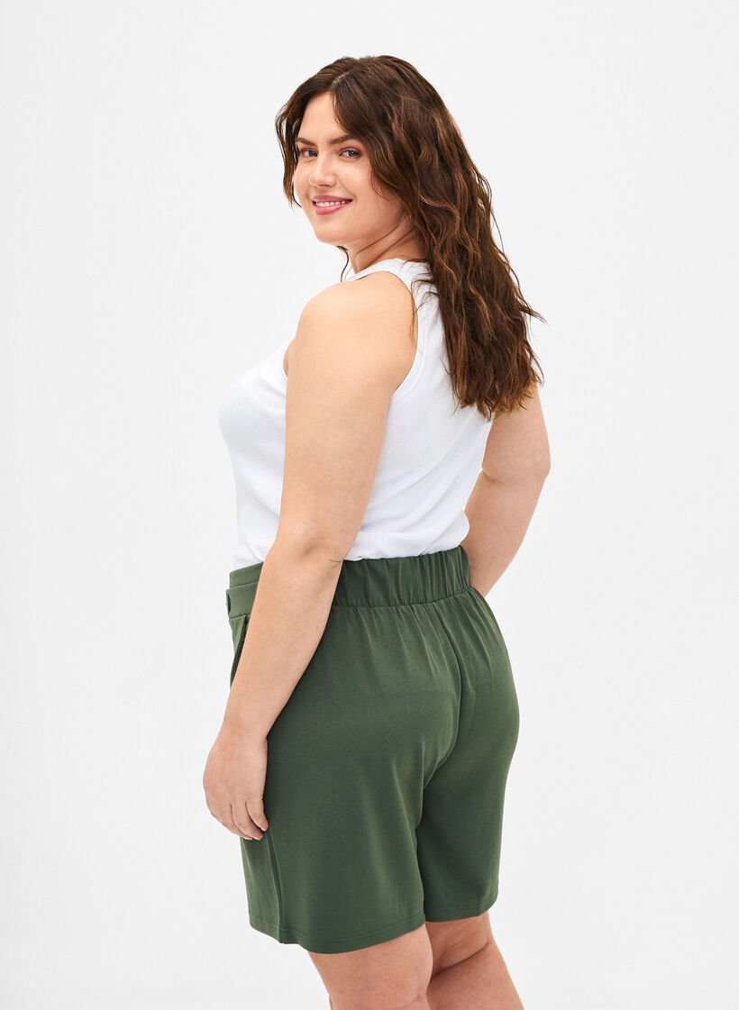 Shorts with pockets and loose fit, Green, Model image number 2