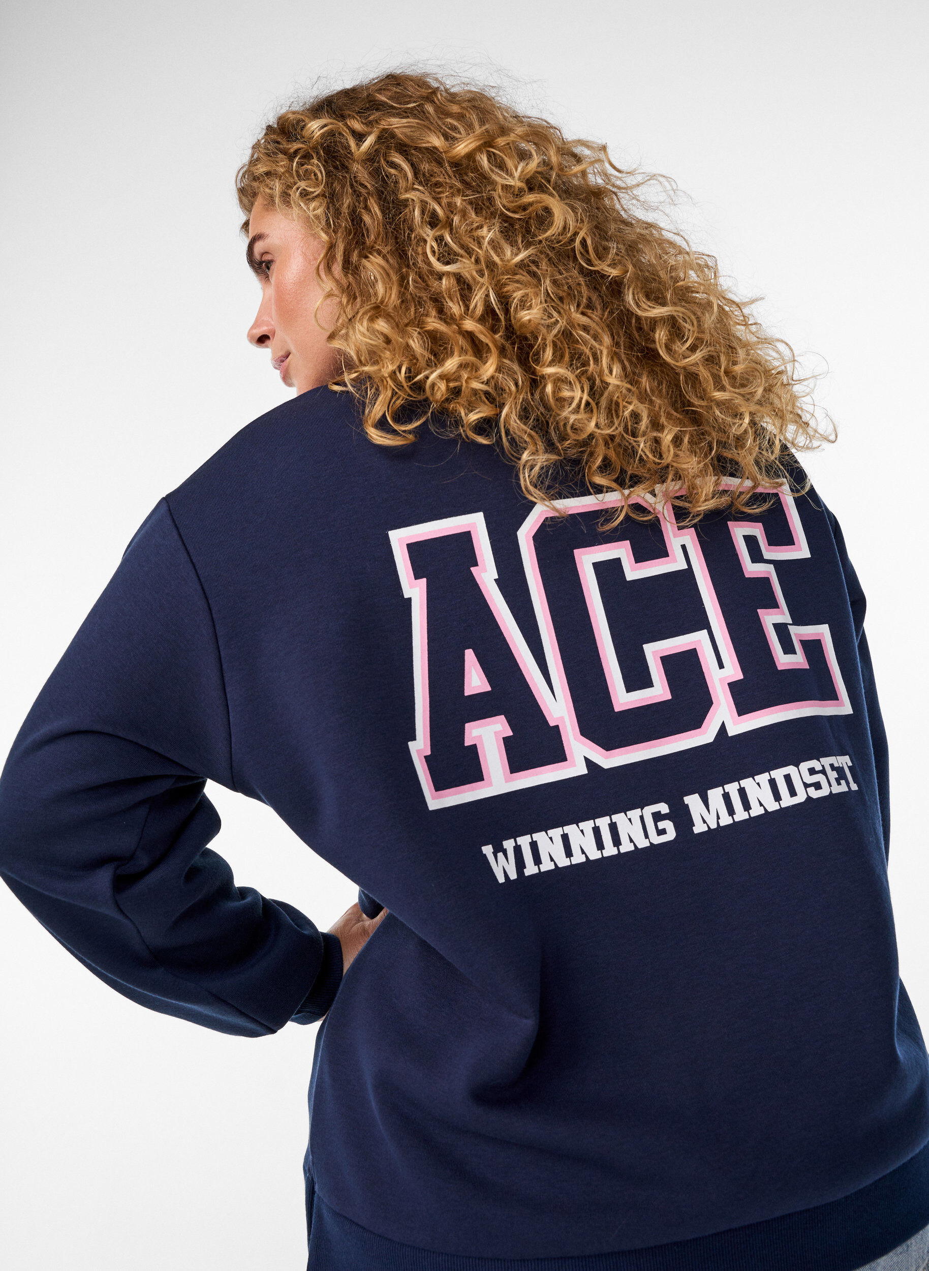 Zizzifashion Sweatshirt with statement print on sleeves and back, Blue, Model image number 3