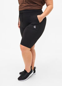 Tight-fitting training shorts with pockets, Black, Model