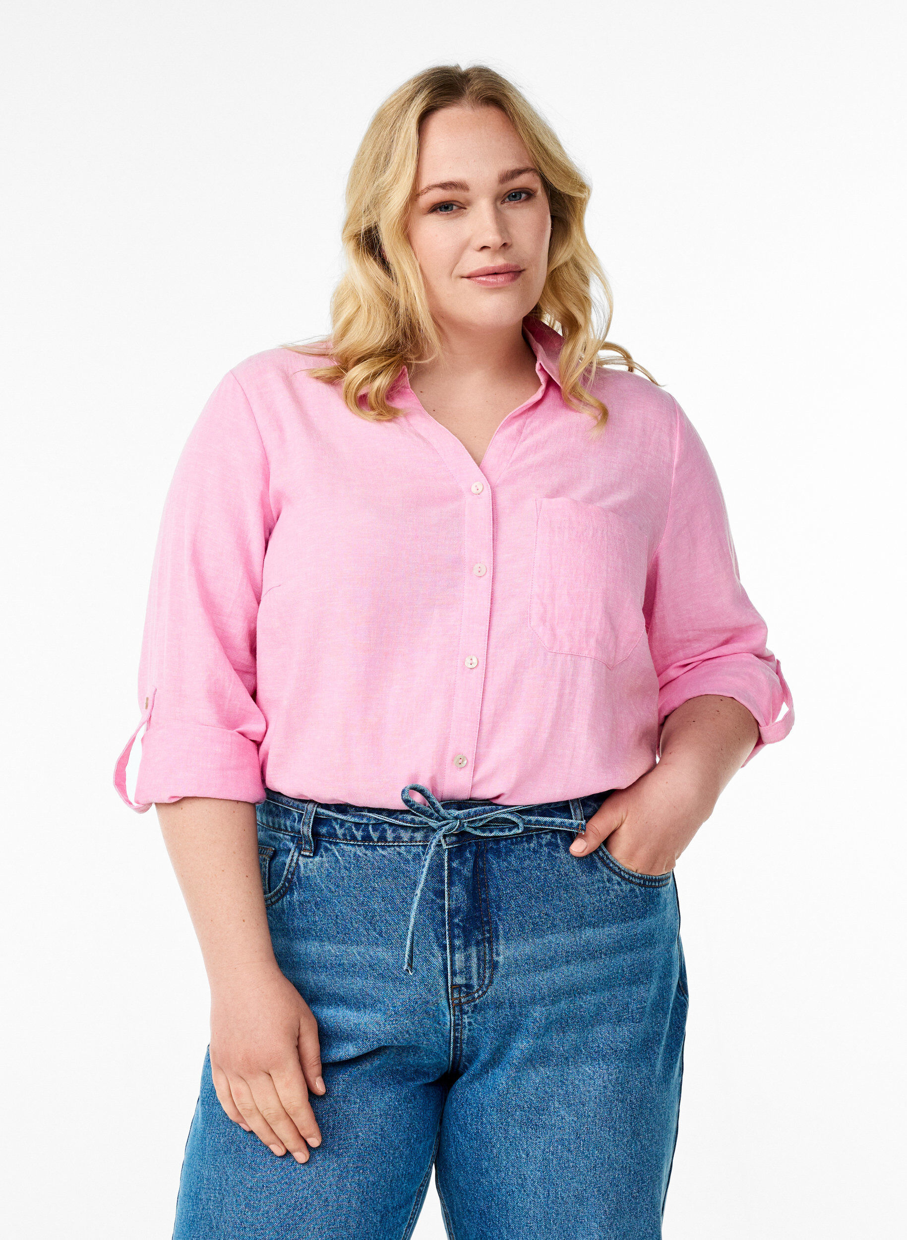 Shirt in linen and viscose with 3/4 sleeves, Pink, Model