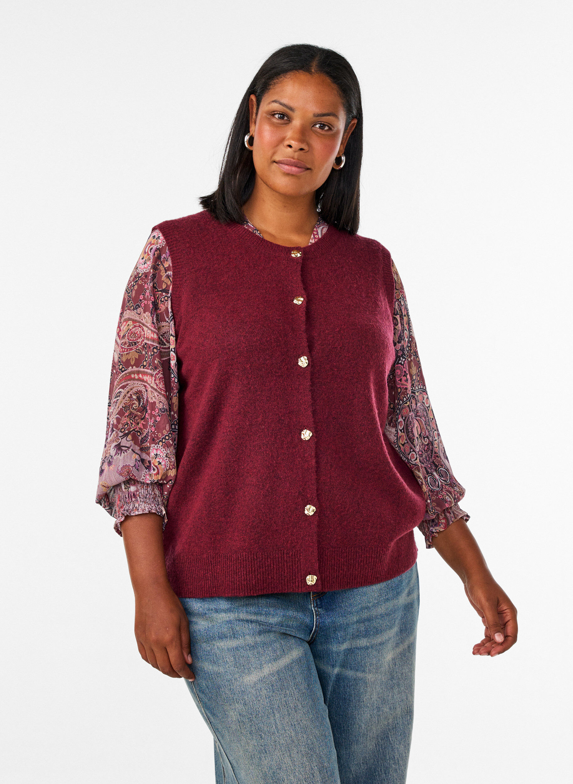 Knitted vest with decorative buttons, Dark Bordeaux, Model