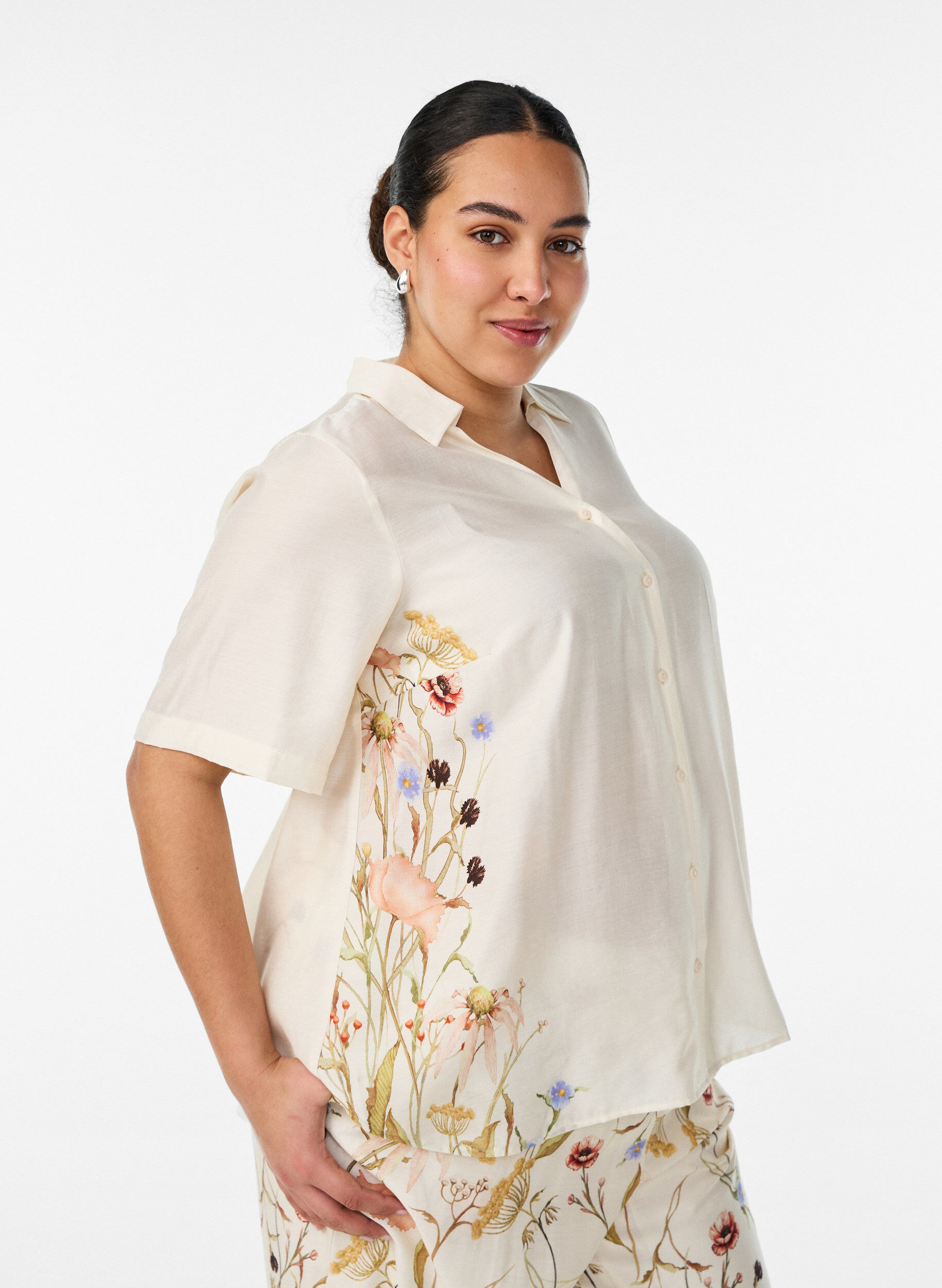 Shirt blouse with elbow-length sleeves and floral details, Beige, Model