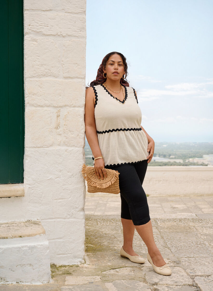 High-waisted Amy capri jeans with super slim fit, Black, Image image number 0