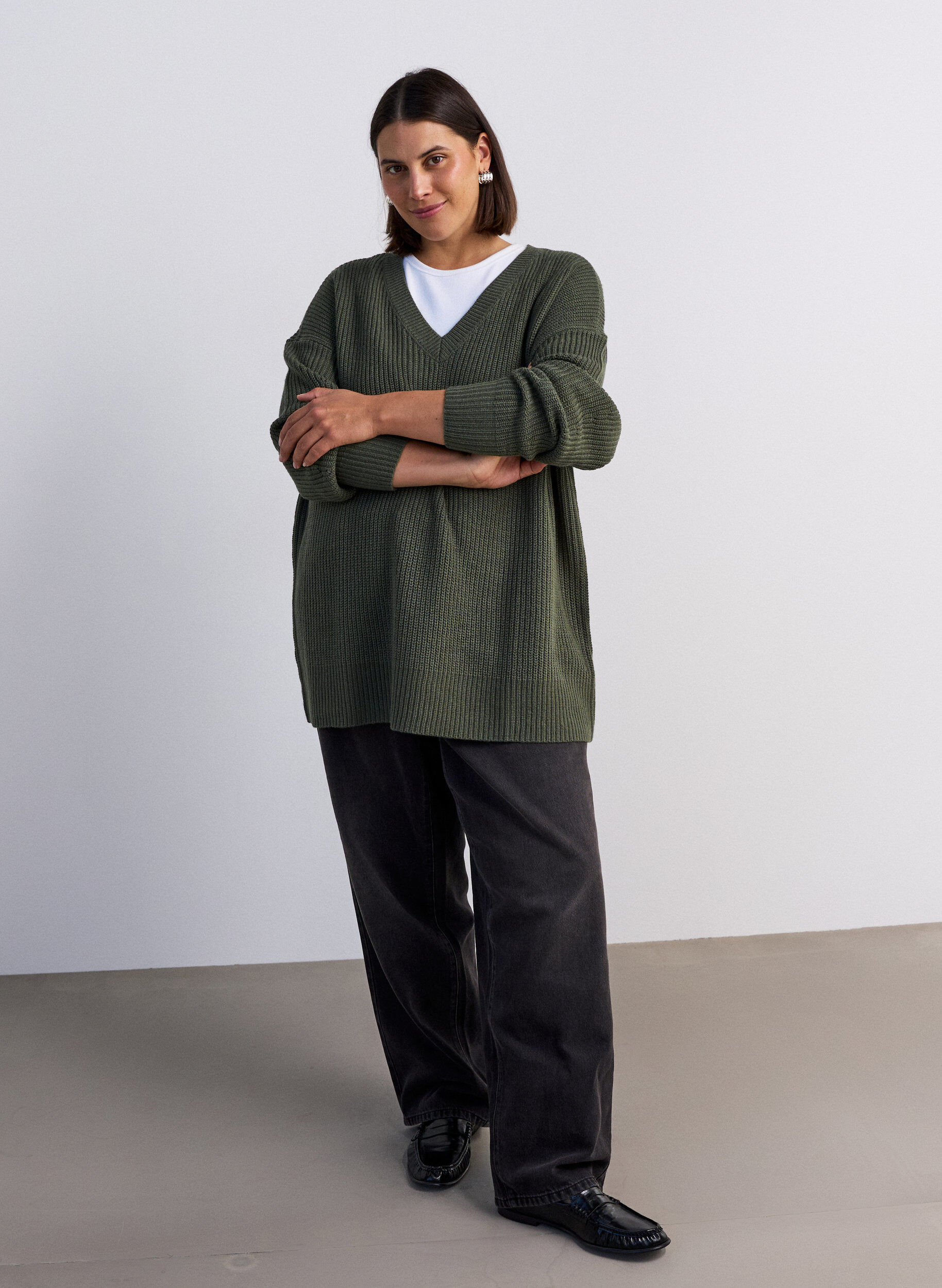 ZizzifashionLong rib-knitted blouse with a V-neck, Green, Model image number 1