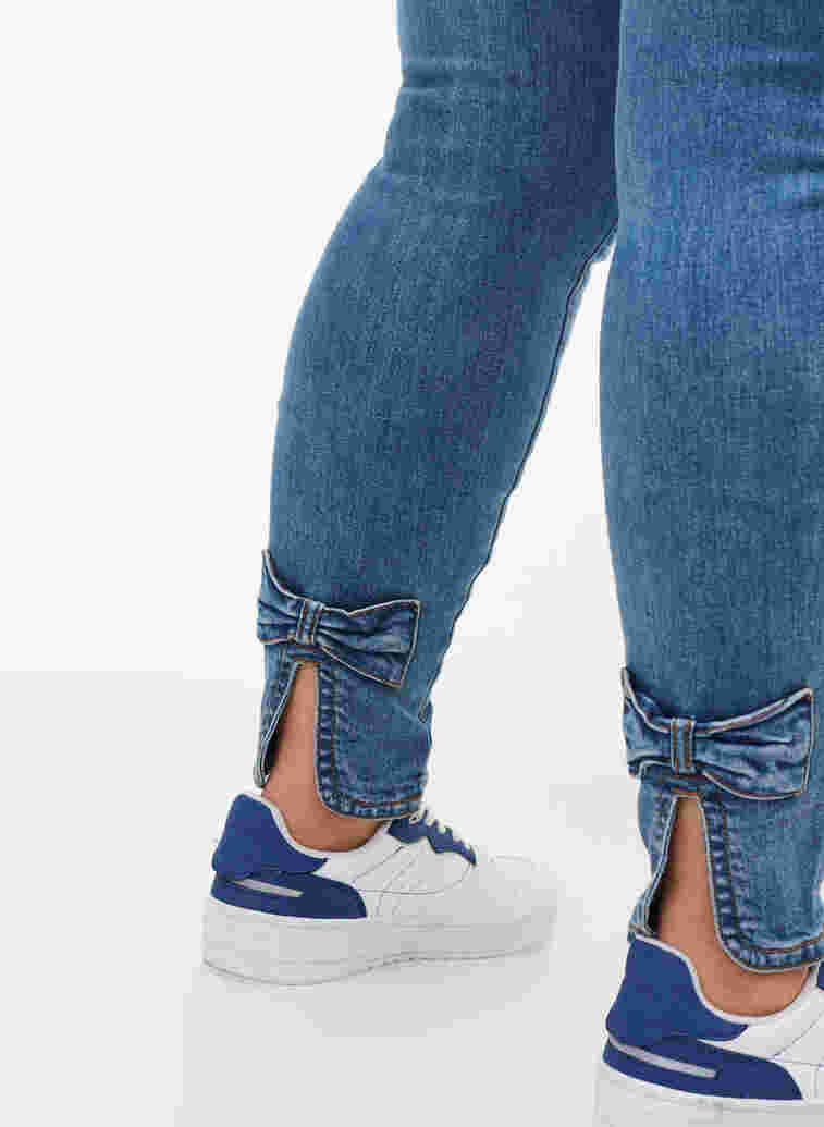 Cropped Amy jeans with a high waist and bows, Blue denim, Model image number 2