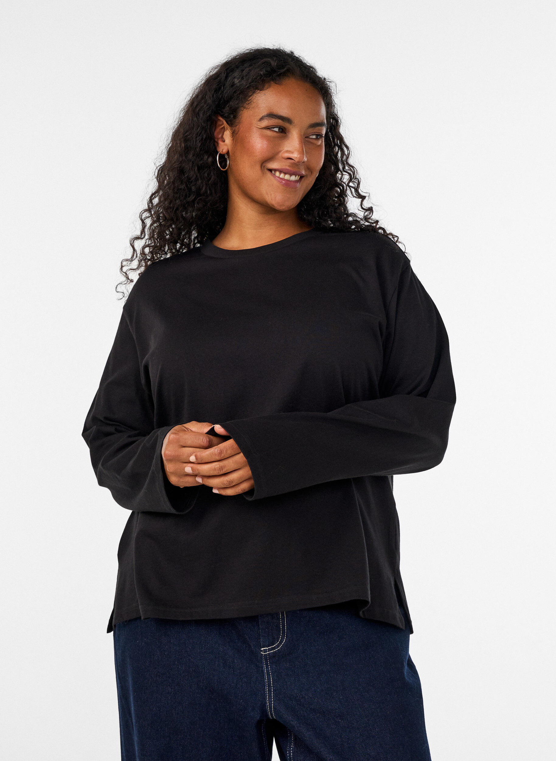 Basic t-shirt with long sleeves, Black, Model