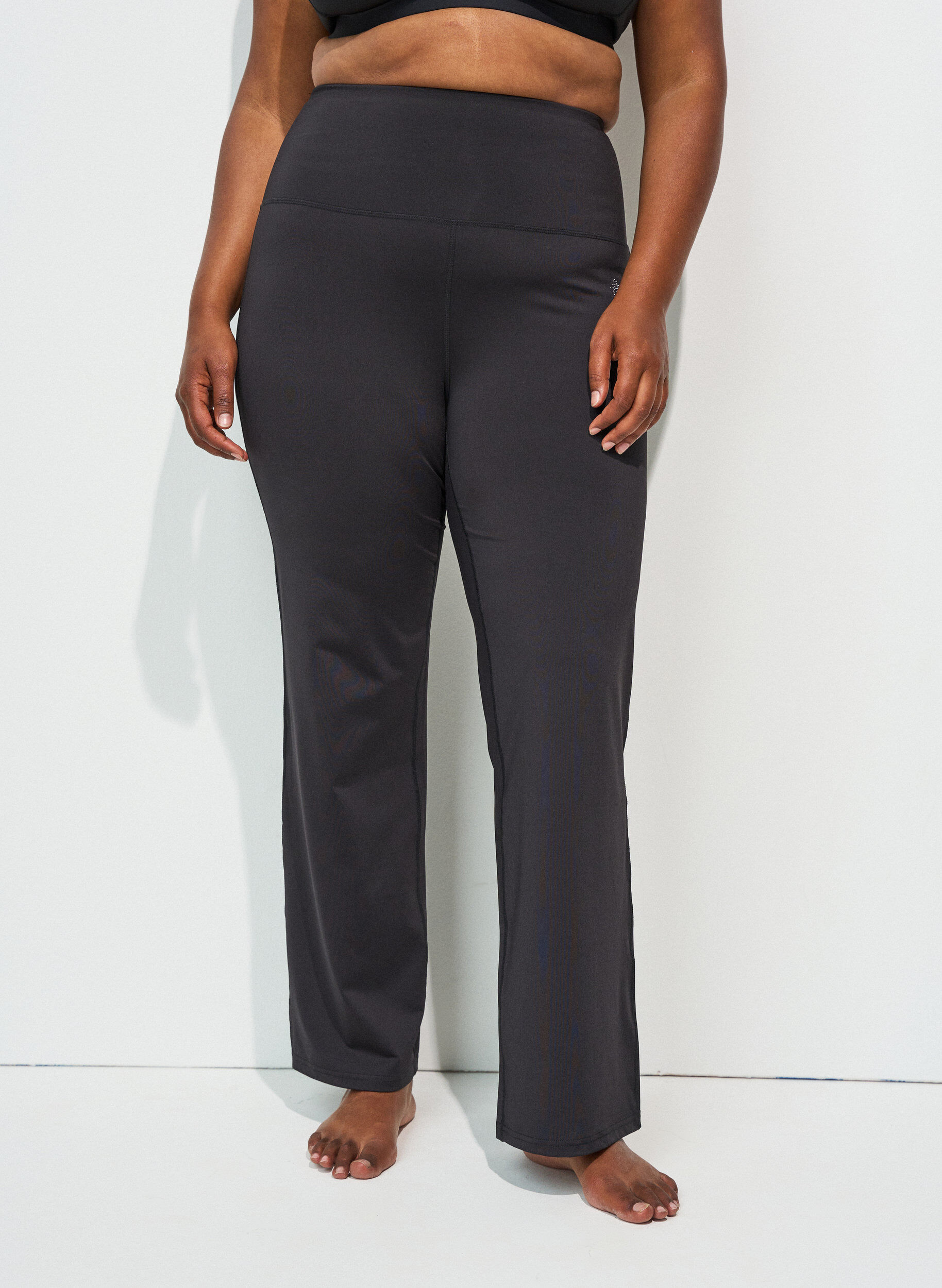 Flared training trousers with high waist, Black, Model