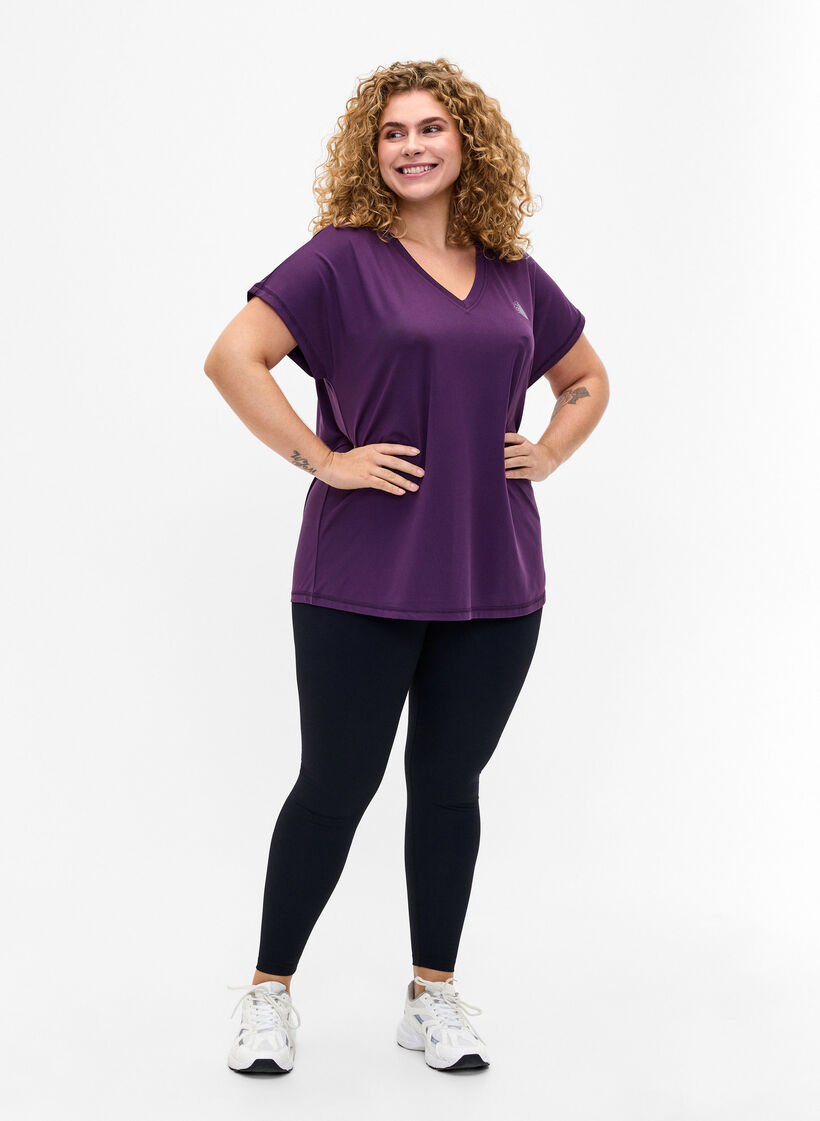 Loose training t-shirt with v-neck, Purple Pennant, Model image number 2