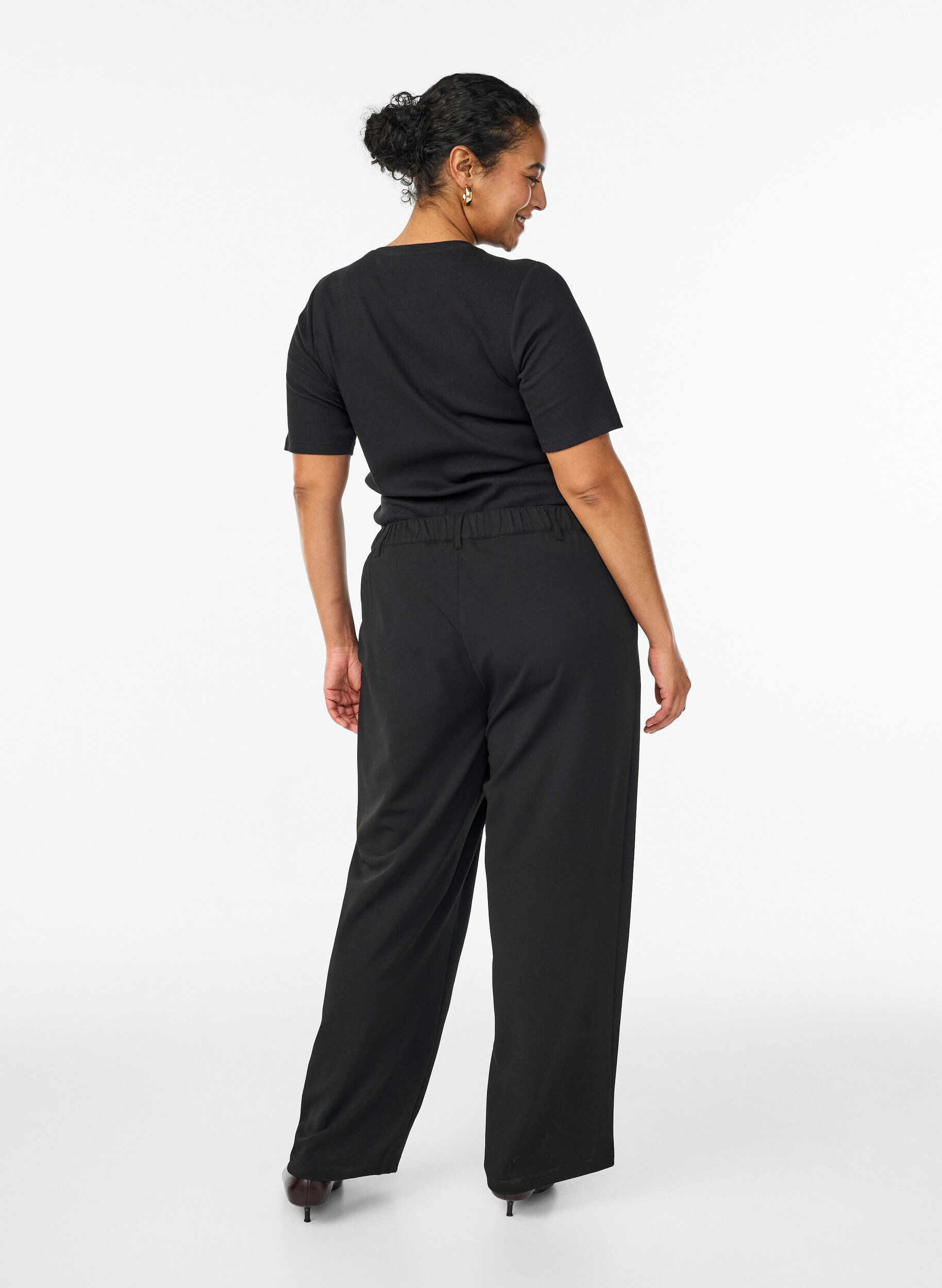 Zizzifashion High-waisted trousers with belt detail and gold buckle, Black, Model image number 1