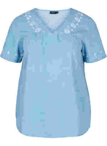 Short-sleeved blouse with embroidery