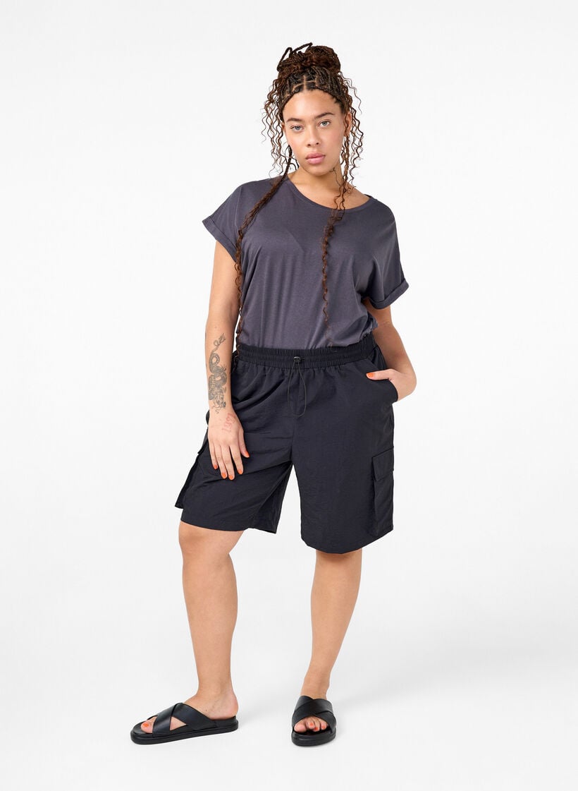 Short-sleeved t-shirt in a cotton blend, Dark Grey, Model image number 1