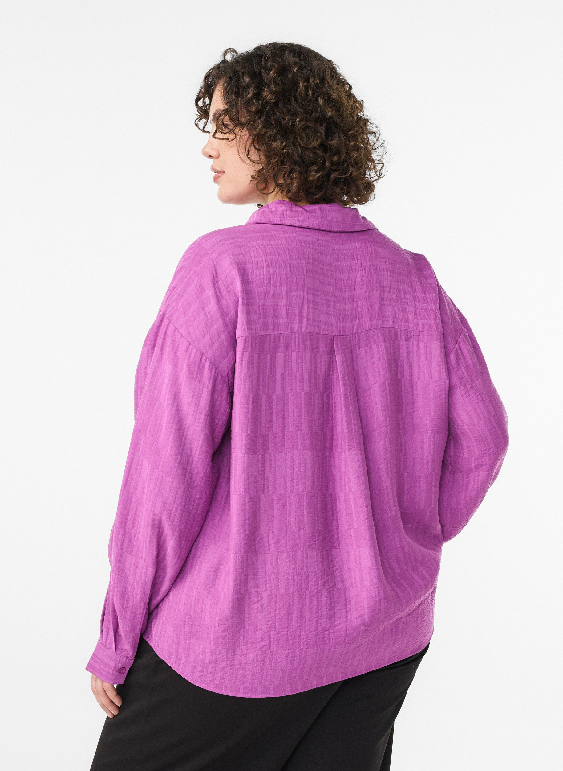 Zizzifashion Loose shirt with texture and a V-neck, Purple, Model image number 2