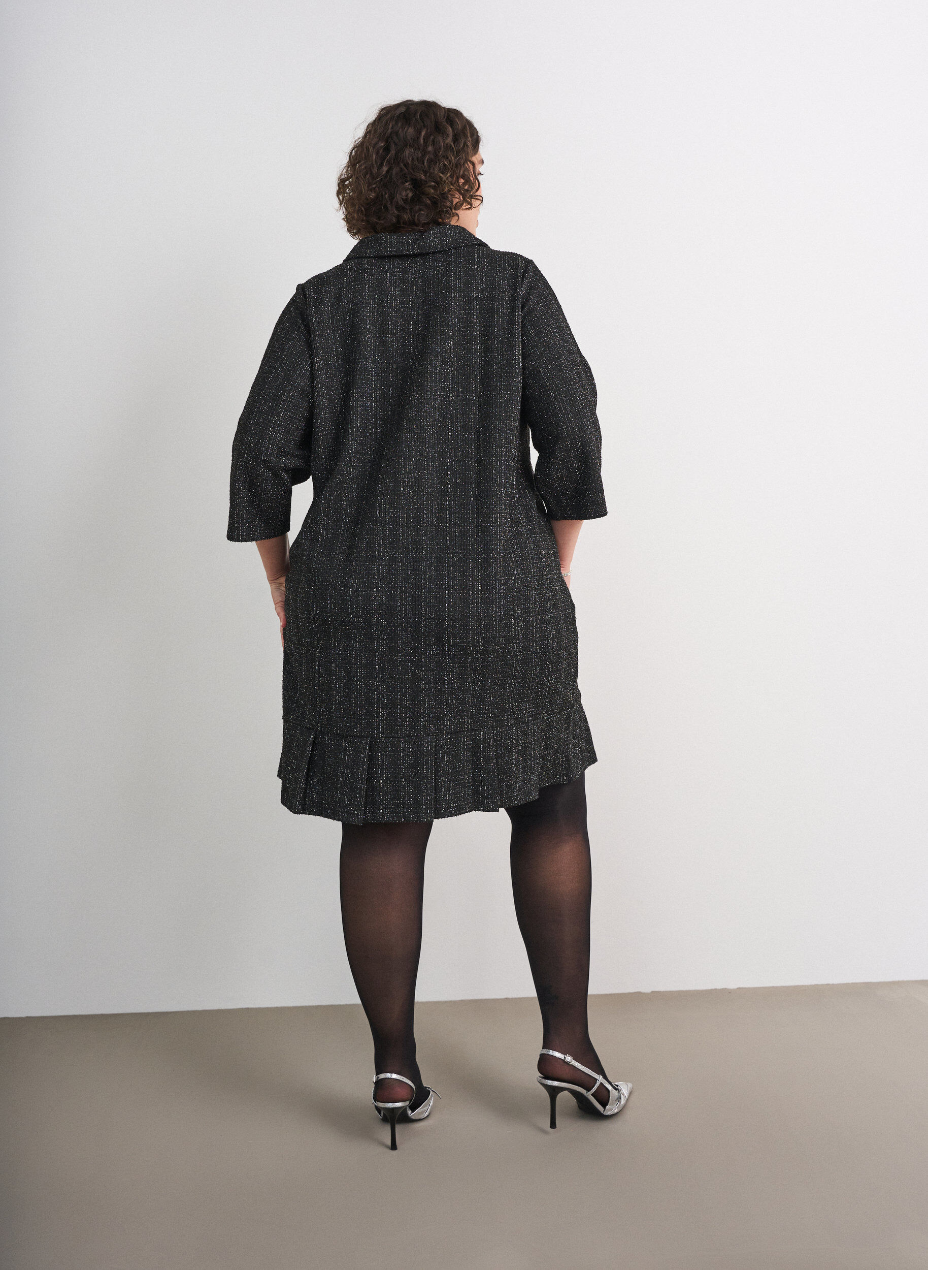 ZizzifashionShort boucl&eacute; dress with decorative buttons, Black, Model image number 2
