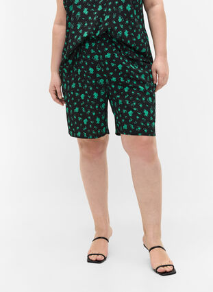 Printed shorts with pockets, Green Flower AOP, Model image number 2