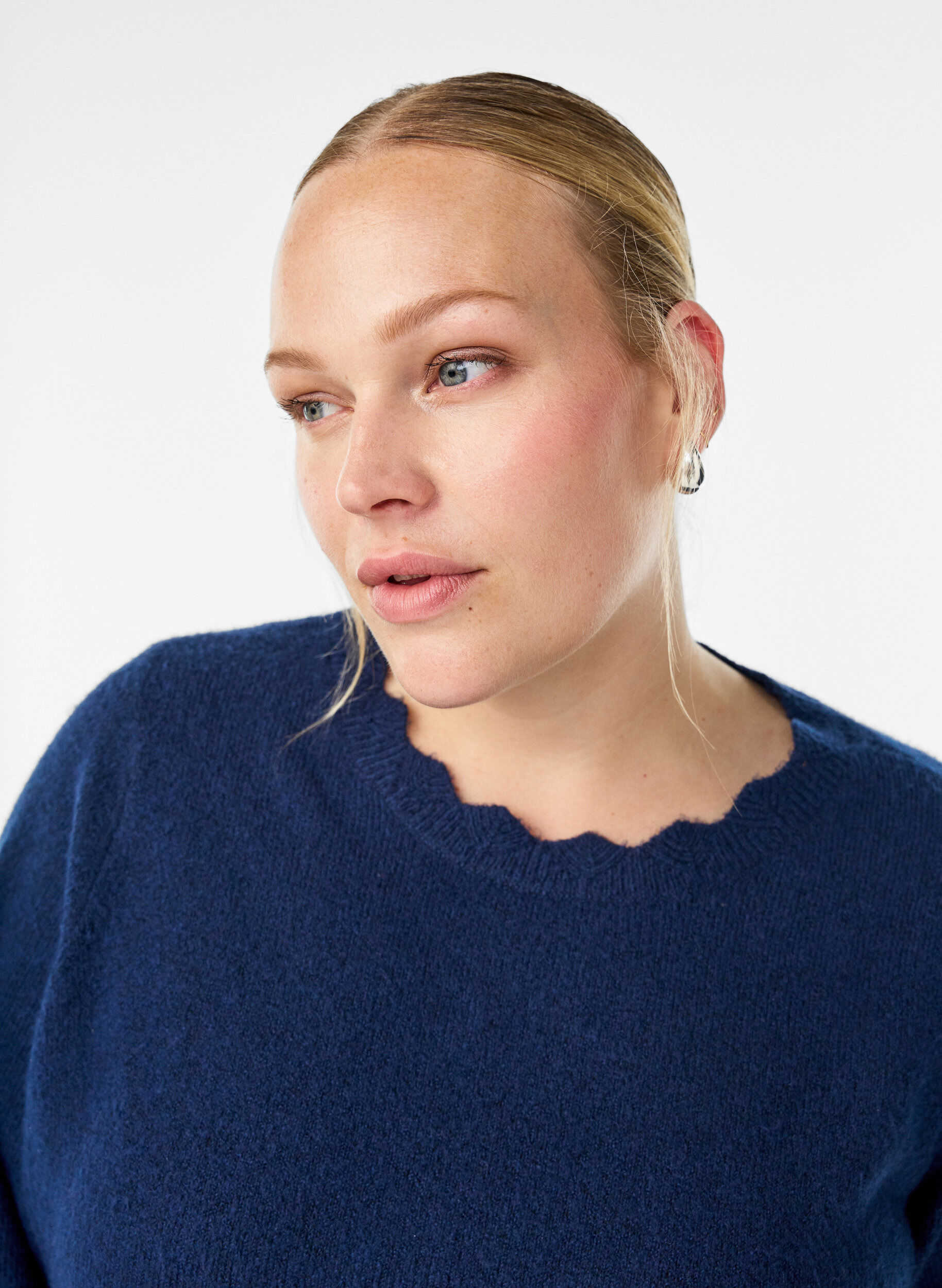 ZizzifashionKnitted blouse with wavy edges, Blue, Model image number 3