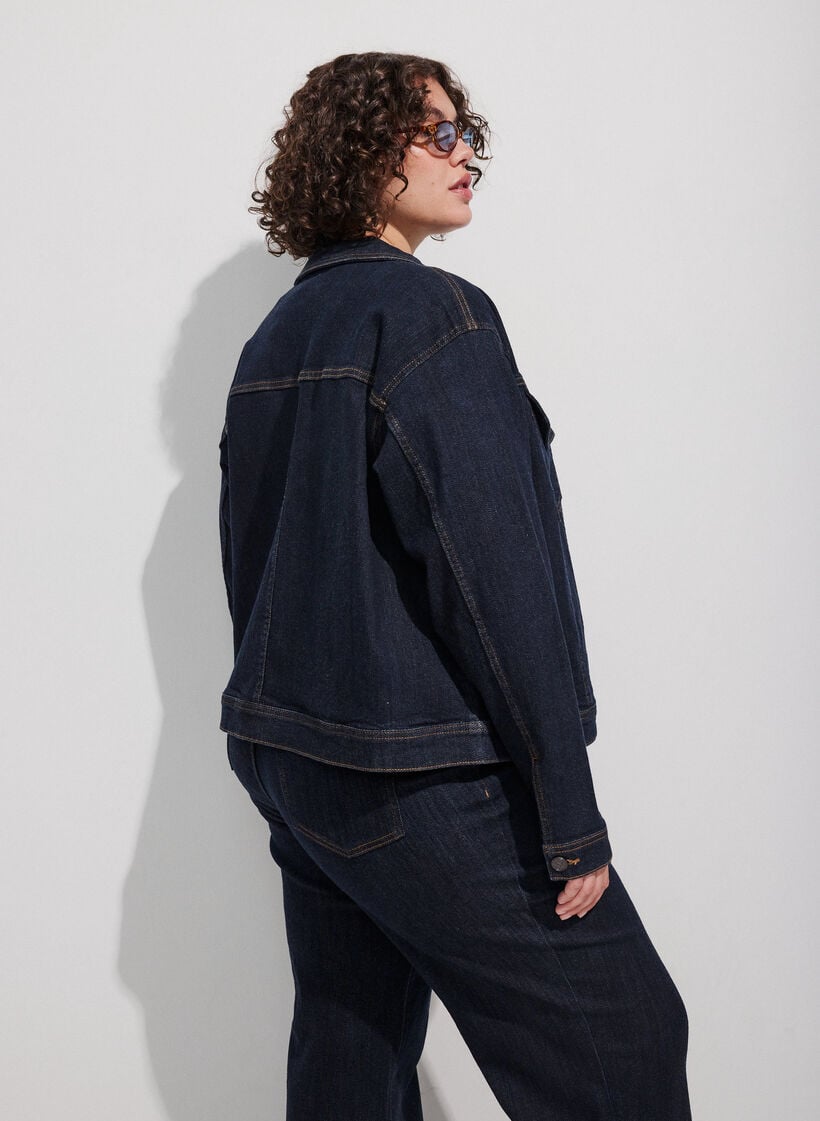 Classic denim jacket with contrast stitching, Blue, Model image number 2