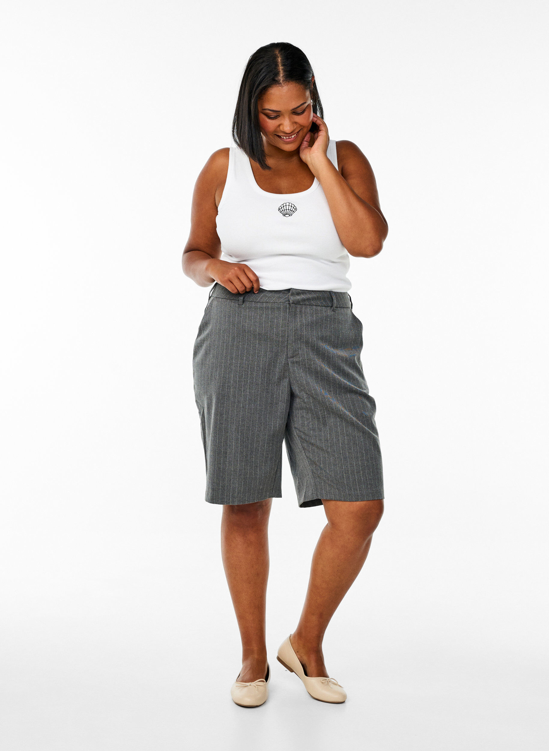 Zizzifashion Pinstriped Bermuda shorts with a loose fit, Dark Grey, Model image number 1