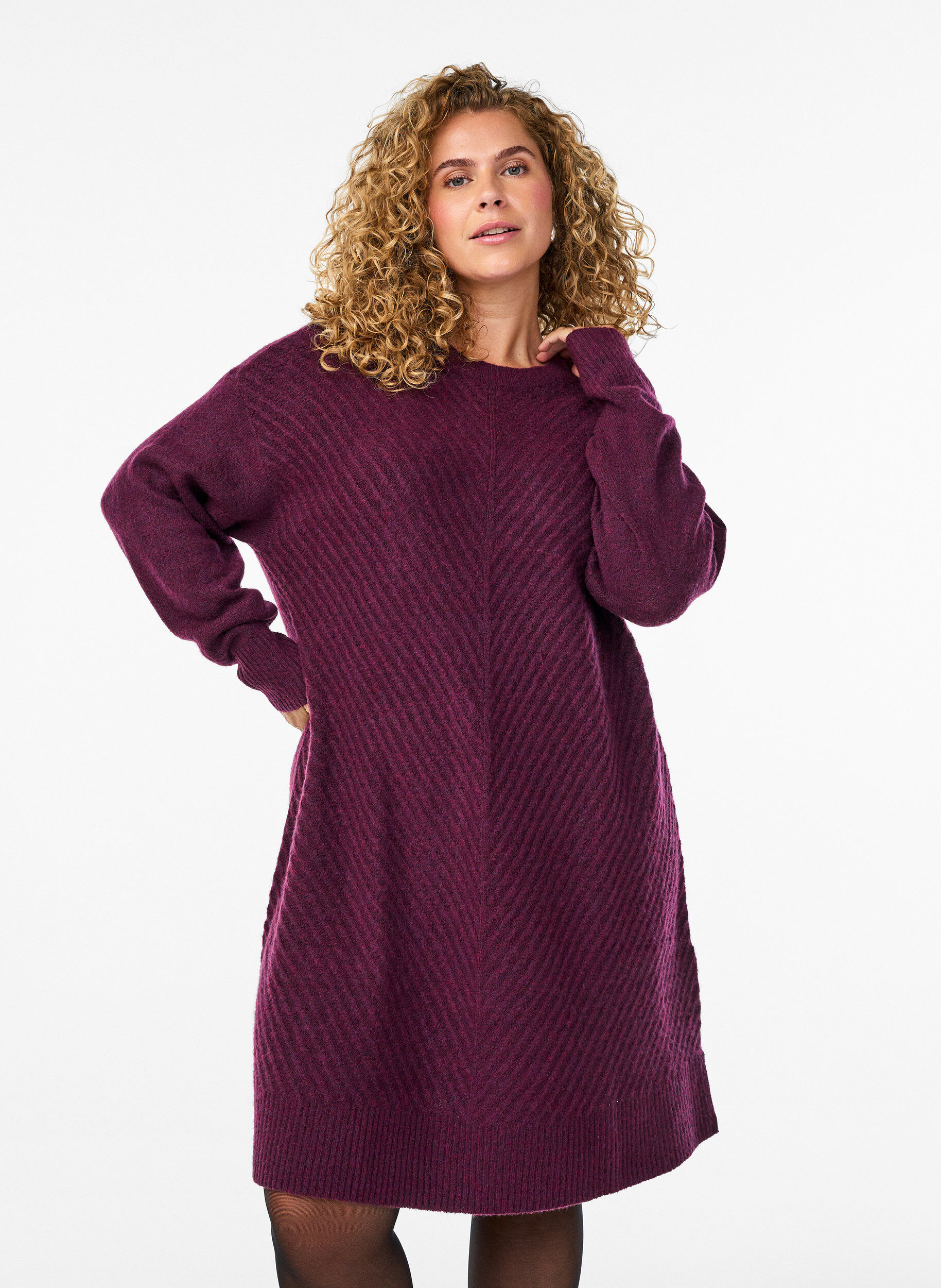 Short knitted dress with a V-shaped textured pattern, Purple, Model