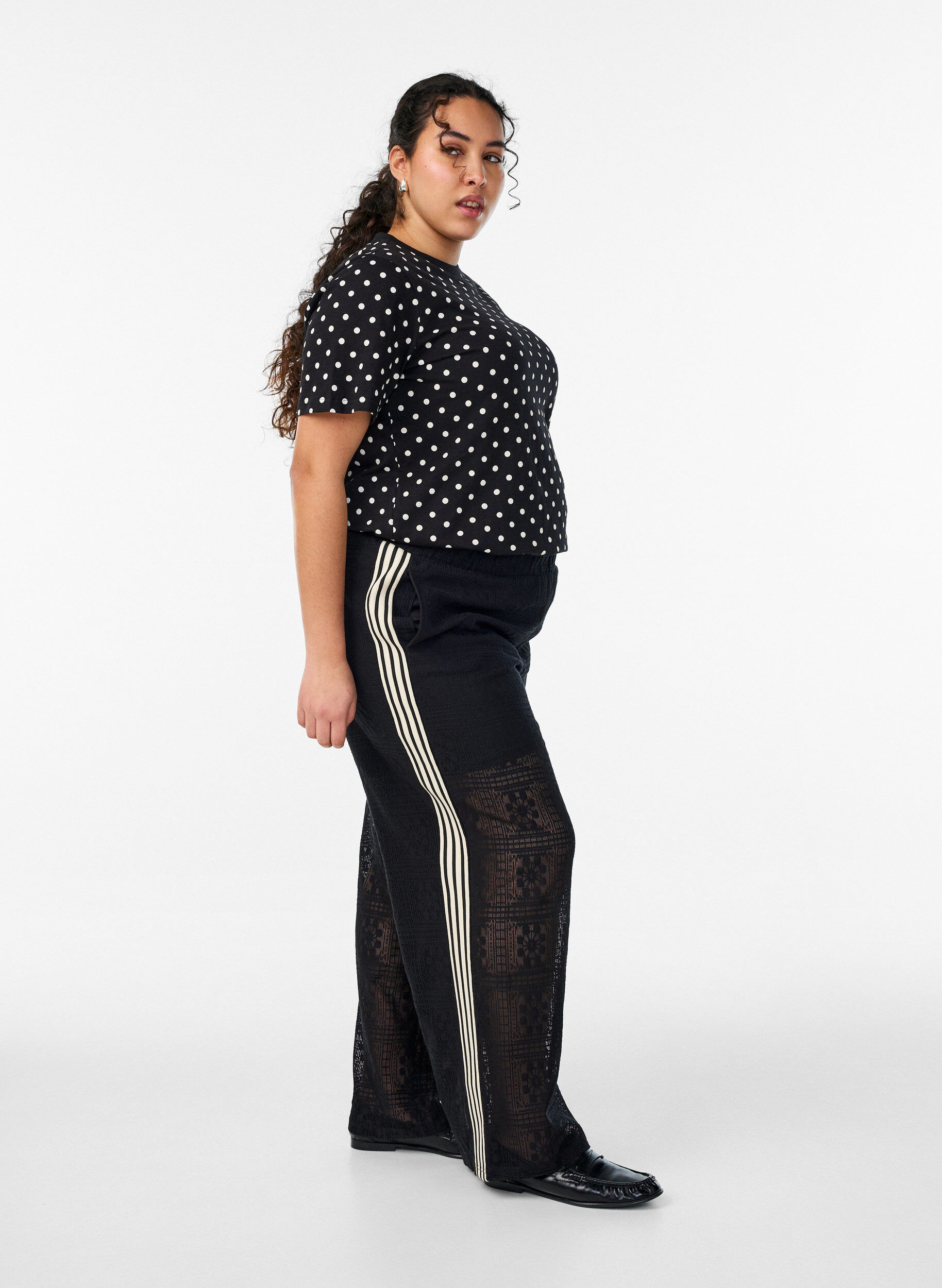 Zizzifashion Wide-leg lace trousers with contrast stripes, Black, Model image number 3