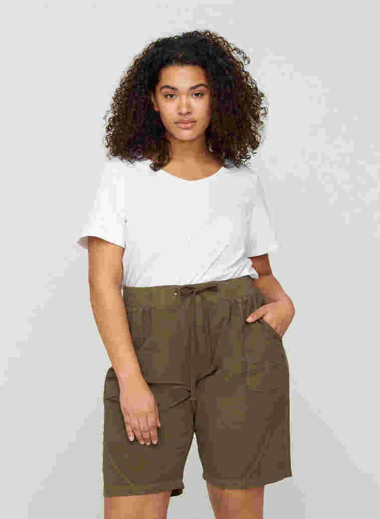Loose cotton shorts with pockets, Ivy Green, Model image number 0